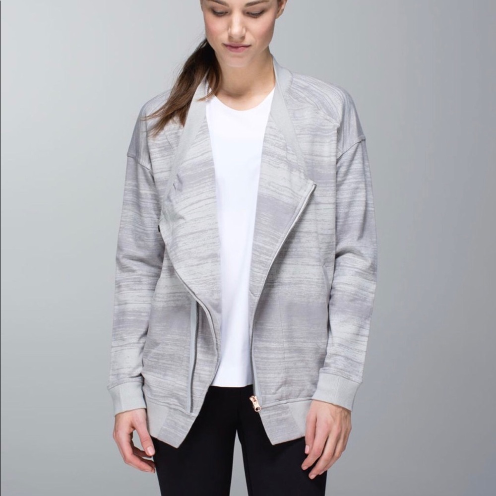 Lululemon Mula Bundle Wrap